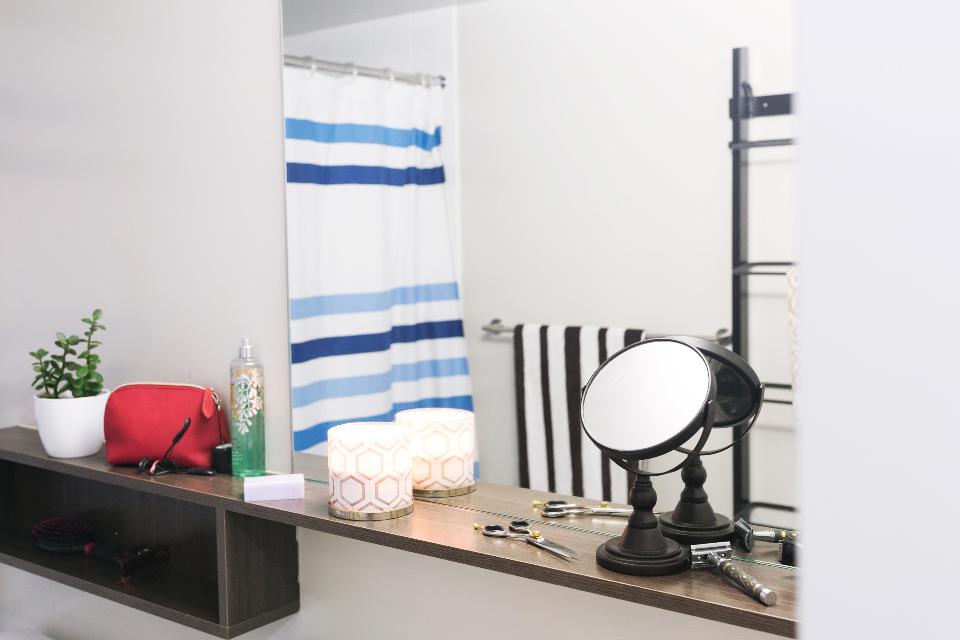 bathroom-shelving-mirror